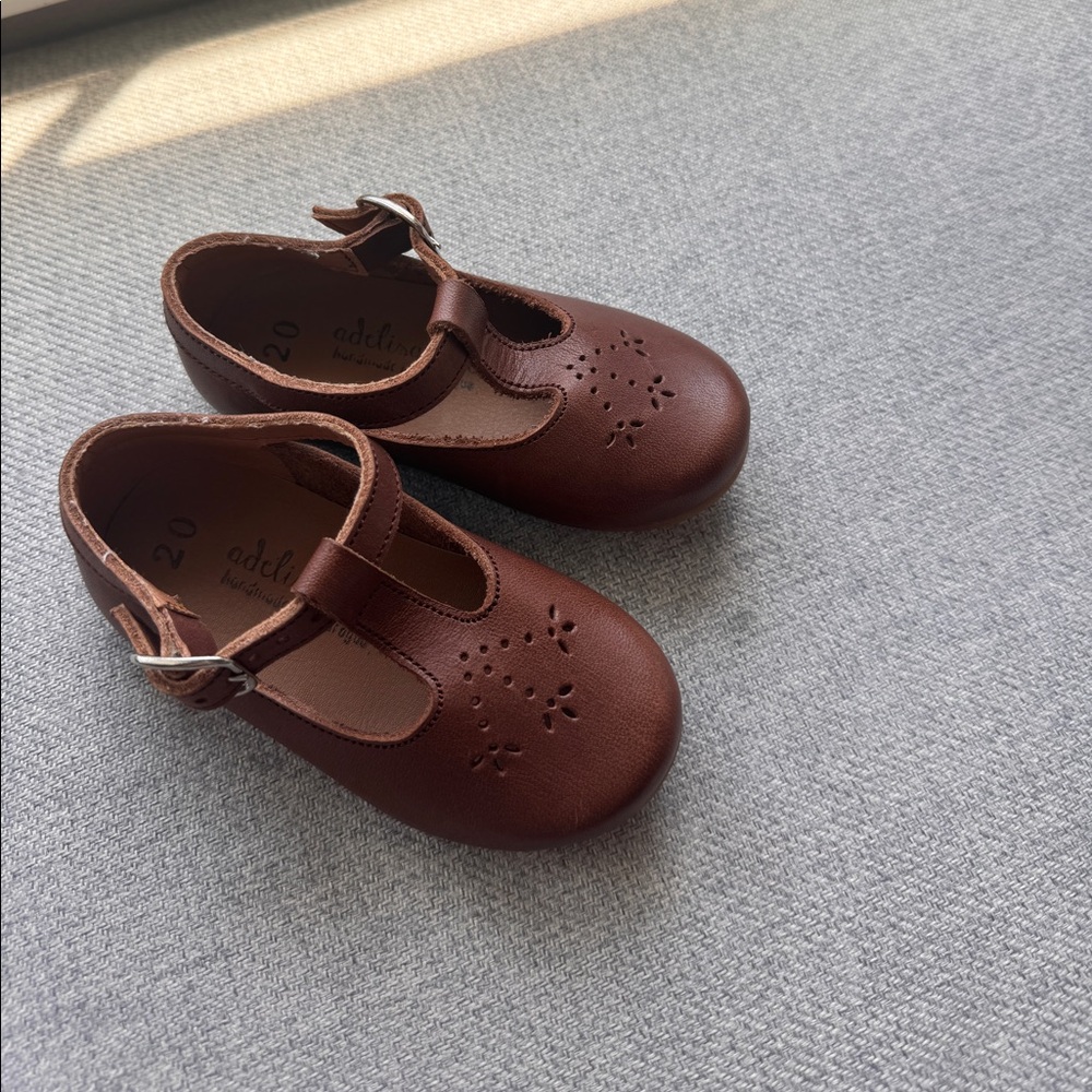 Adelisa & Co. size 20 (5c)